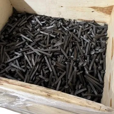 Keretapi pancang trek yang digunakan untuk rel keluli ringan