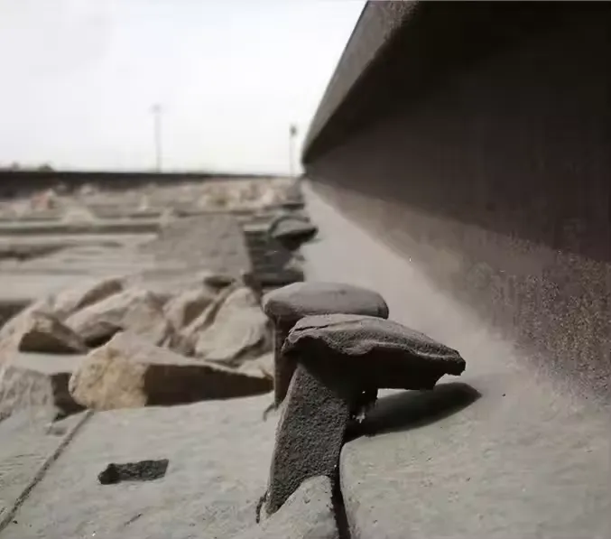 Digunakan untuk pancang kereta api keluli ringan